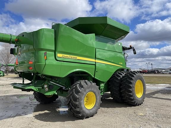 Image of John Deere S780 equipment image 1