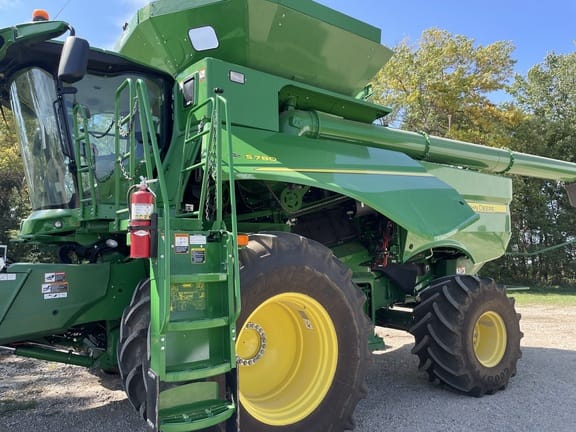 Main image John Deere S780