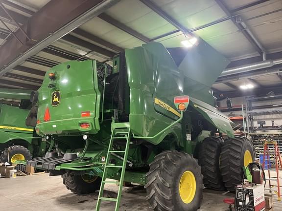 Image of John Deere S780 equipment image 1