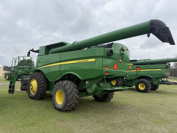 Image of John Deere S780 equipment image 1