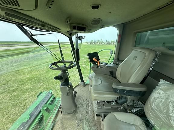 Image of John Deere S780 equipment image 4