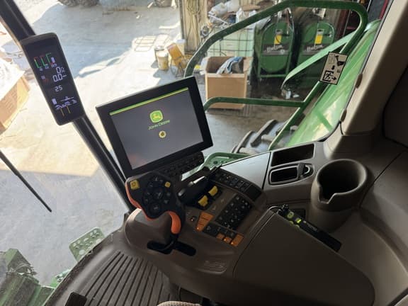 Image of John Deere S780 equipment image 2