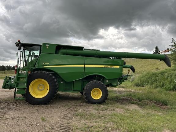Image of John Deere S780 equipment image 2