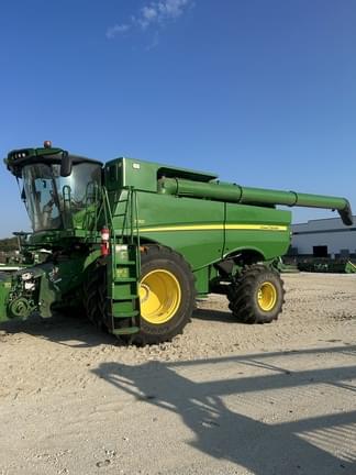 Image of John Deere S780 equipment image 1