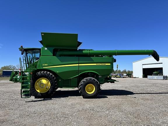 Image of John Deere S780 equipment image 1