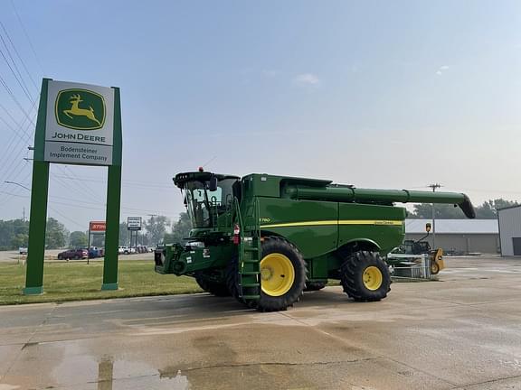 Image of John Deere S780 equipment image 1