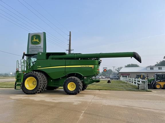 Image of John Deere S780 equipment image 2