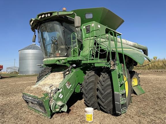 Image of John Deere S780 equipment image 1