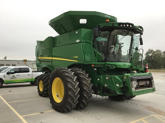 Image of John Deere S780 equipment image 1