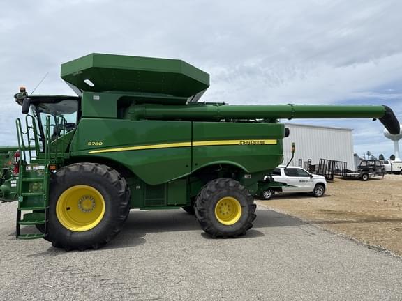 Image of John Deere S780 equipment image 4