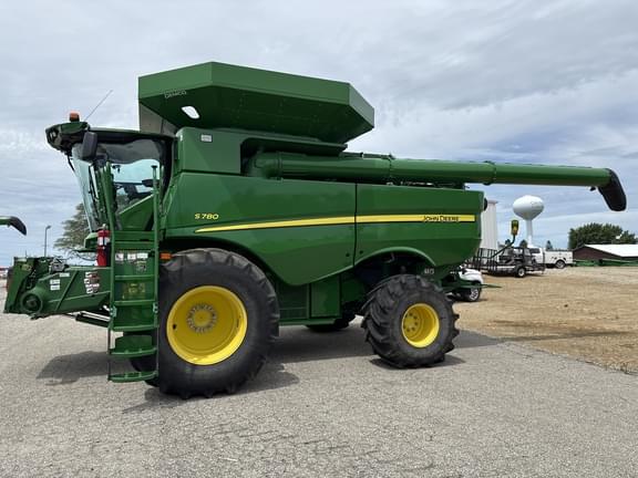 Image of John Deere S780 equipment image 2