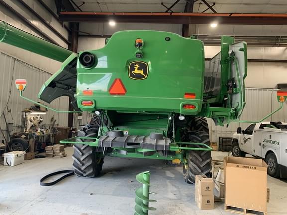 Image of John Deere S780 equipment image 4