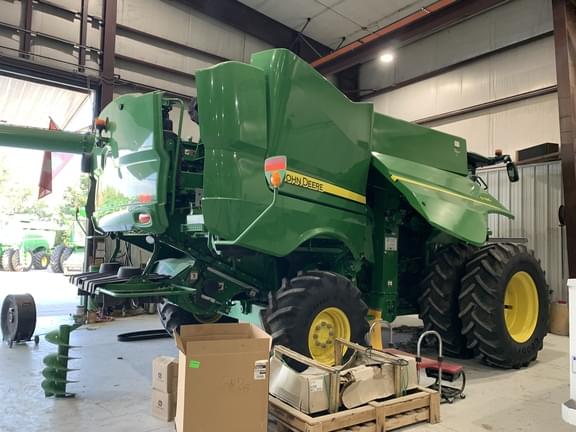 Image of John Deere S780 equipment image 1