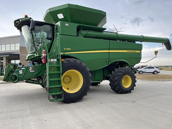 Image of John Deere S780 equipment image 1