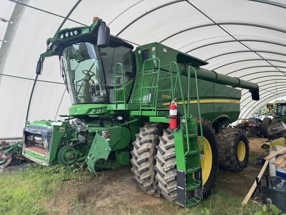 Image of John Deere S780 equipment image 1