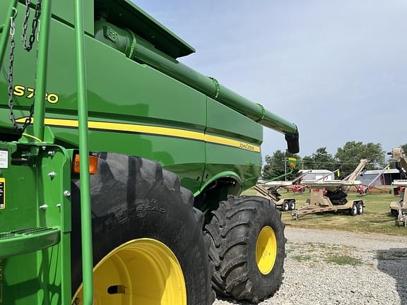 Image of John Deere S780 equipment image 3