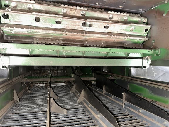 Image of John Deere S780 equipment image 1