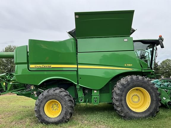 Image of John Deere S780 equipment image 4