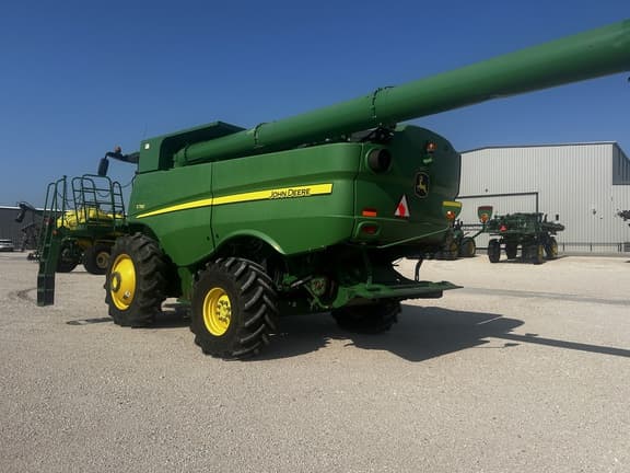 Image of John Deere S780 equipment image 2