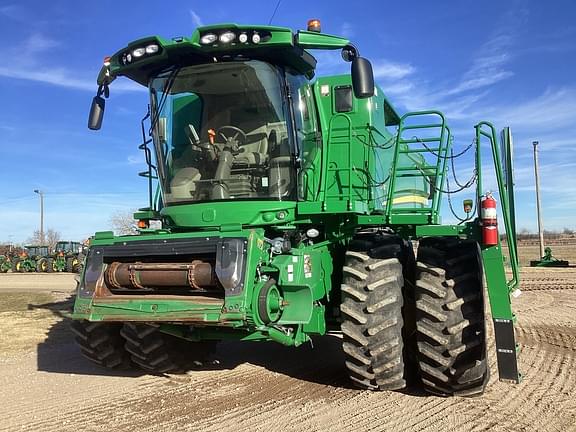 Image of John Deere S780 equipment image 1