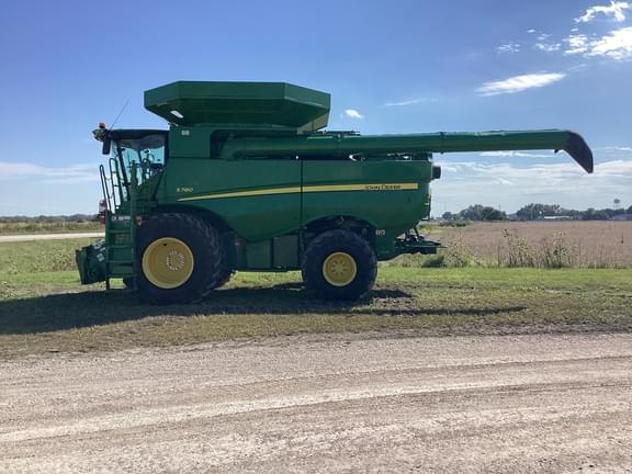 Image of John Deere S780 equipment image 4
