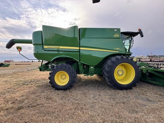 Image of John Deere S780 equipment image 1