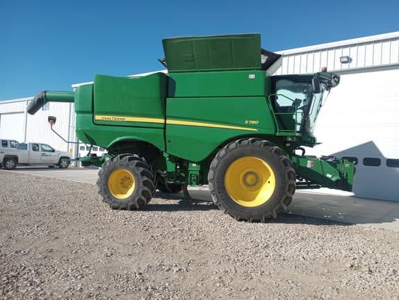 Image of John Deere S780 equipment image 2