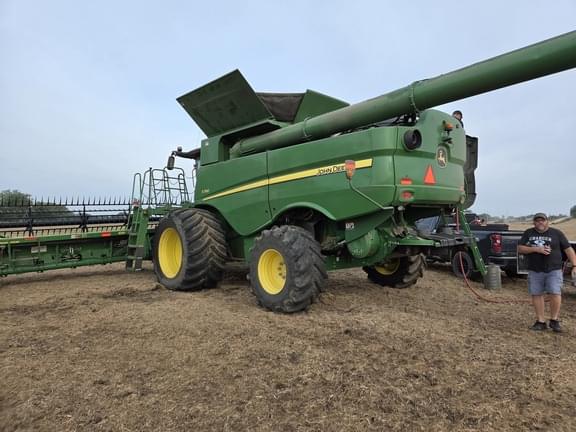 Image of John Deere S780 equipment image 1