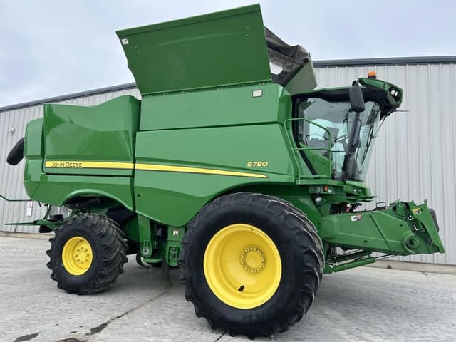 Image of John Deere S780 equipment image 1