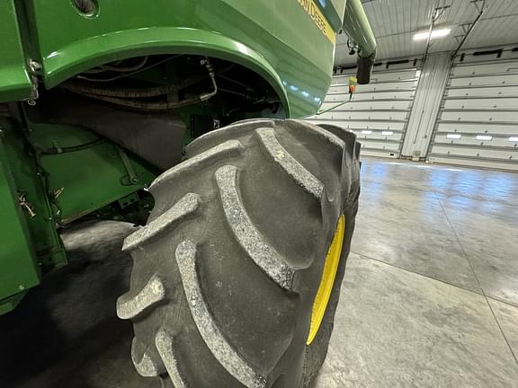 Image of John Deere S780 equipment image 1