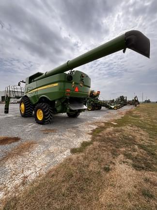 Image of John Deere S780 equipment image 2