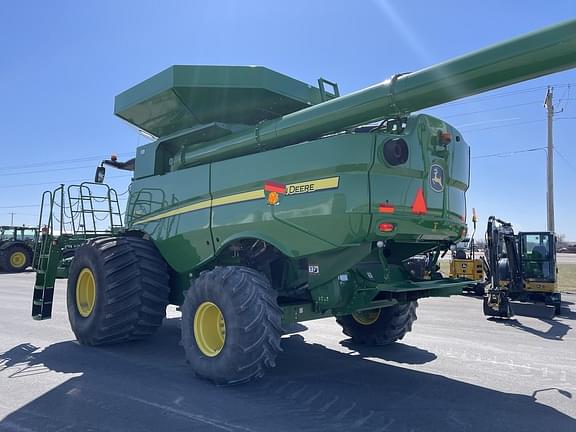 Image of John Deere S780 equipment image 4