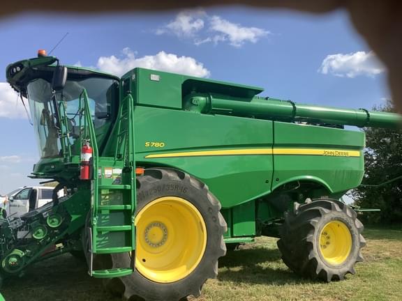 Image of John Deere S780 equipment image 1