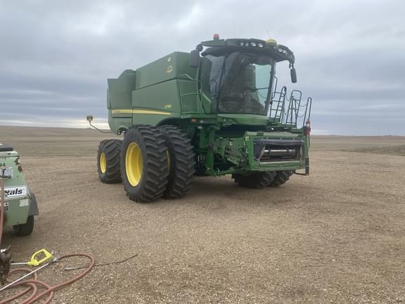 Image of John Deere S780 equipment image 1