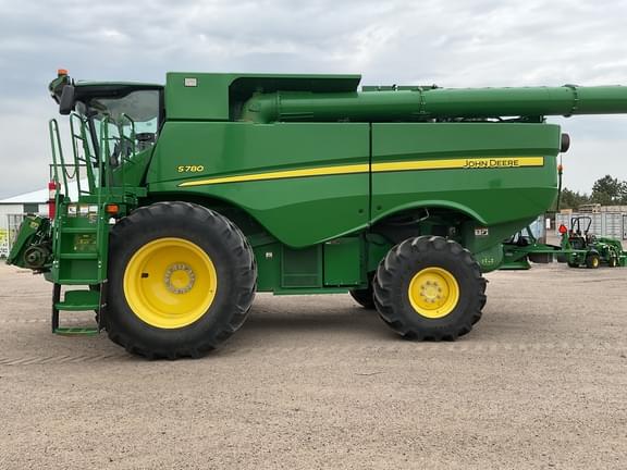 Image of John Deere S780 equipment image 2