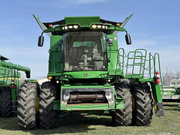 Image of John Deere S780 equipment image 1