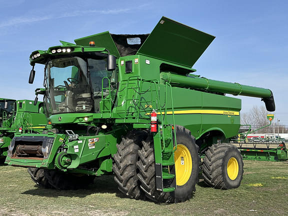 Image of John Deere S780 equipment image 2