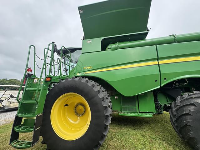 Image of John Deere S780 equipment image 3