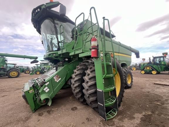 Image of John Deere S780 equipment image 1