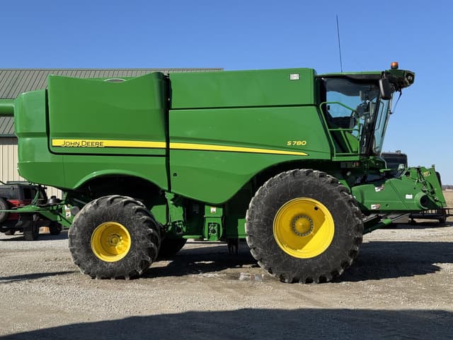 Image of John Deere S780 equipment image 2