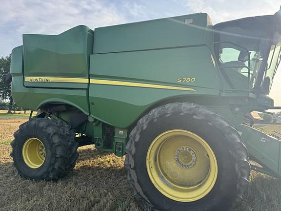 Image of John Deere S780 equipment image 3