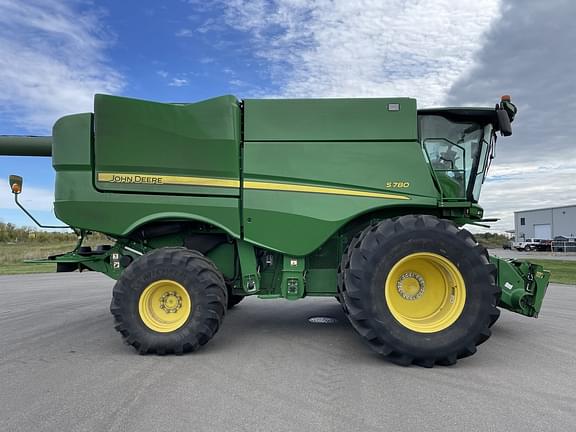 Image of John Deere S780 equipment image 1