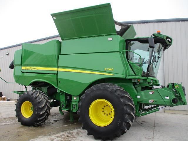 Image of John Deere S780 equipment image 1