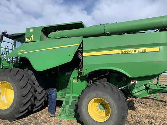 Image of John Deere S780 equipment image 2