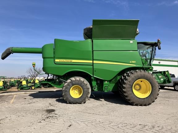 Image of John Deere S780 equipment image 3