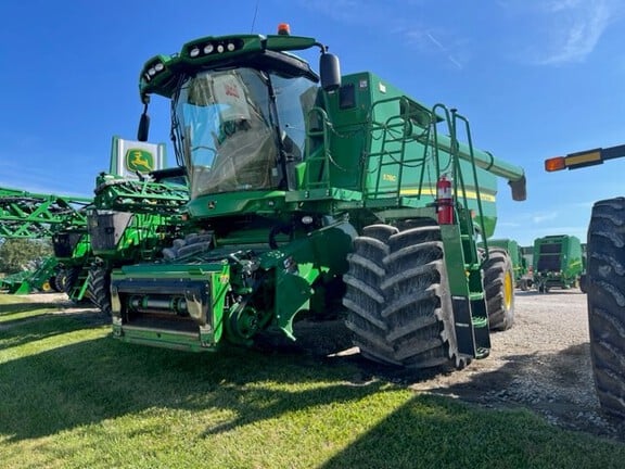 SOLD - 2019 John Deere S780 Stock No. 382874 Combines with 1,944 Hrs ...