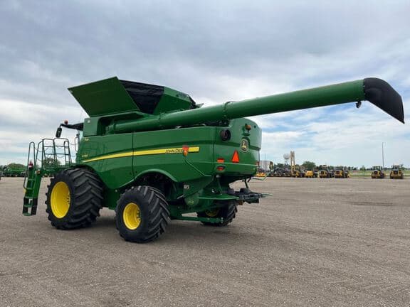 Image of John Deere S780 equipment image 2