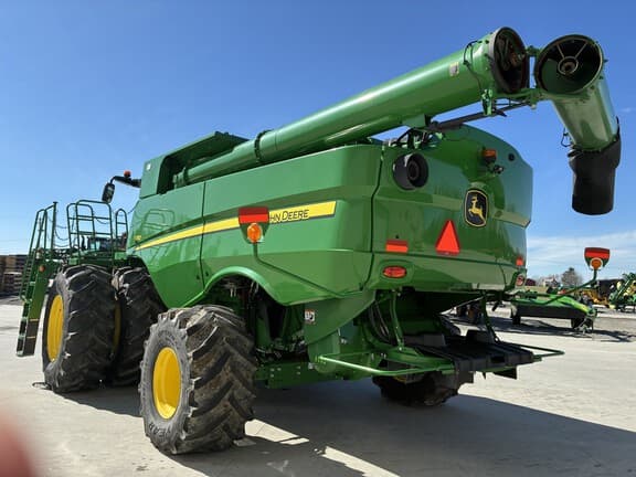 Image of John Deere S780 equipment image 4