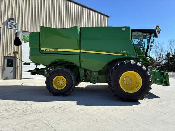 Image of John Deere S780 equipment image 1