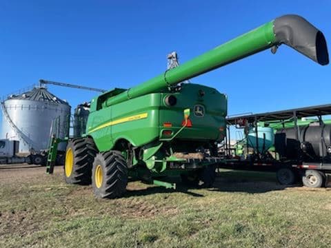 Image of John Deere S780 equipment image 1